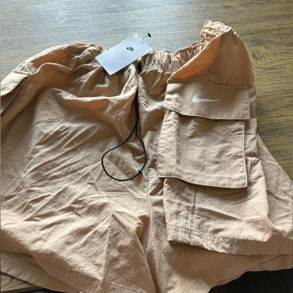 SHORTS NIKE SPORTSWEAR ESSENTIAL WOMEN'S WOVEN HIGH-RISE SHORTS - Picture 5 of 12